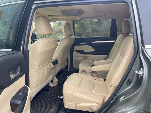 Thumbnail: 2015 Toyota Highlander - 16