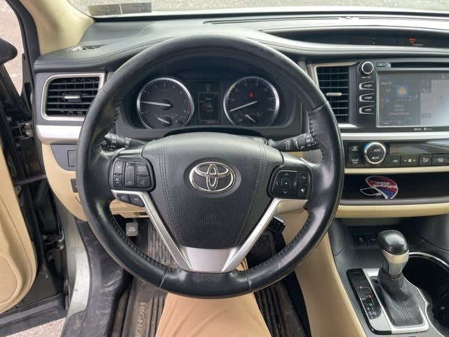 Thumbnail: 2015 Toyota Highlander - 2