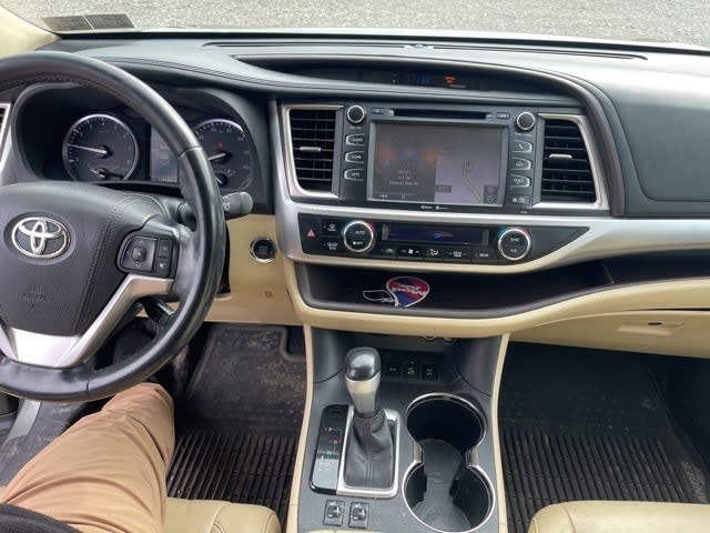 Thumbnail: 2015 Toyota Highlander - 10