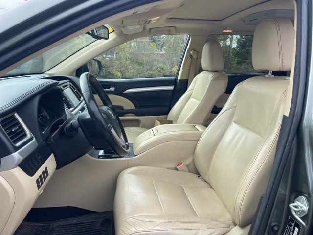 Thumbnail: 2015 Toyota Highlander - 8