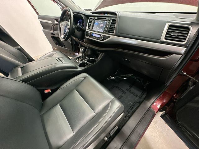 Thumbnail: 2019 Toyota Highlander - 14