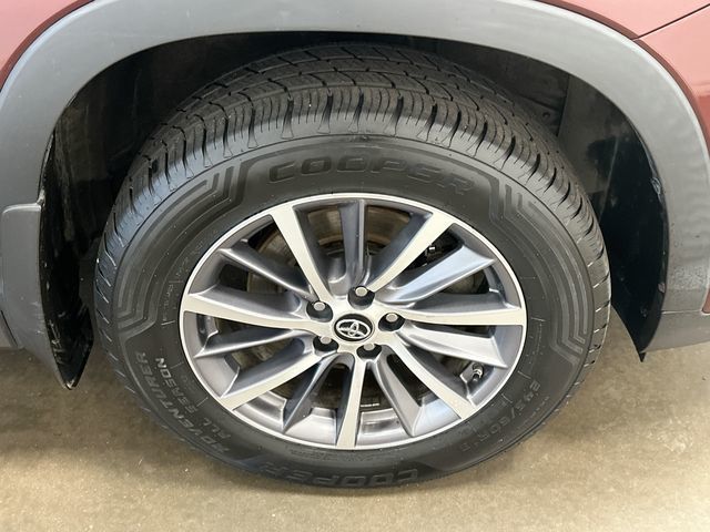 Thumbnail: 2019 Toyota Highlander - 8