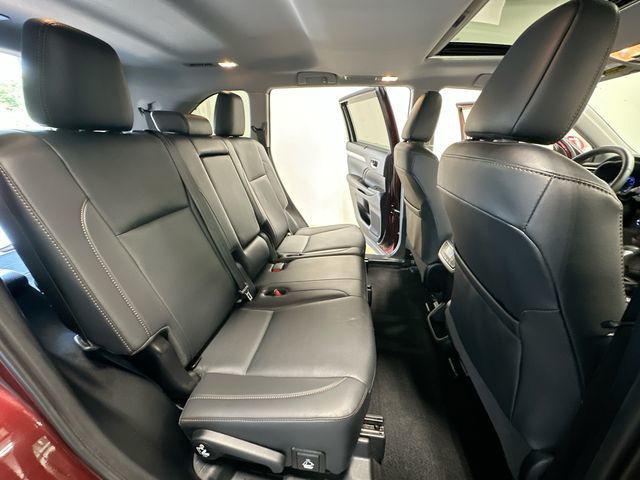 Thumbnail: 2019 Toyota Highlander - 30