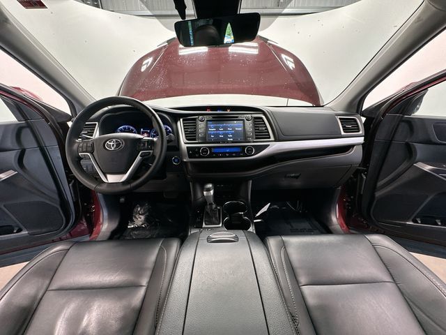 Thumbnail: 2019 Toyota Highlander - 10