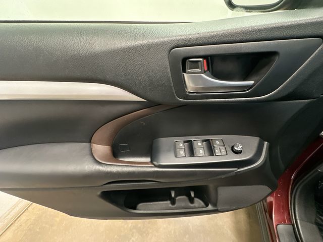 Thumbnail: 2019 Toyota Highlander - 27