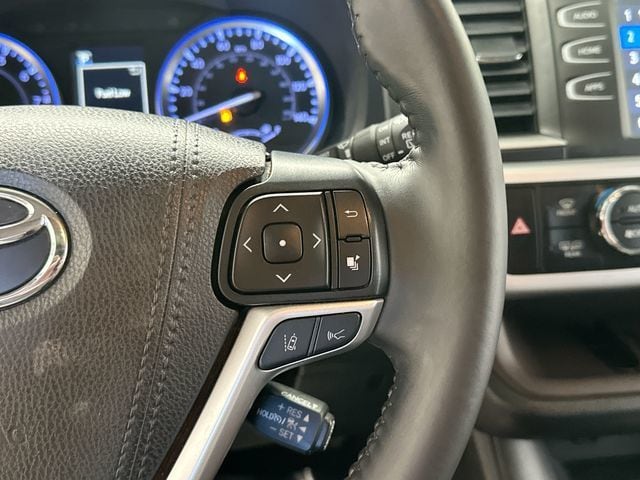 Thumbnail: 2019 Toyota Highlander - 21