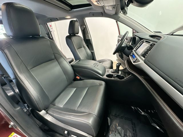 Thumbnail: 2019 Toyota Highlander - 28