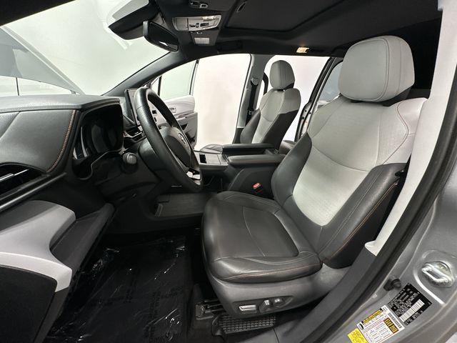 Thumbnail: 2021 Toyota Sienna - 25