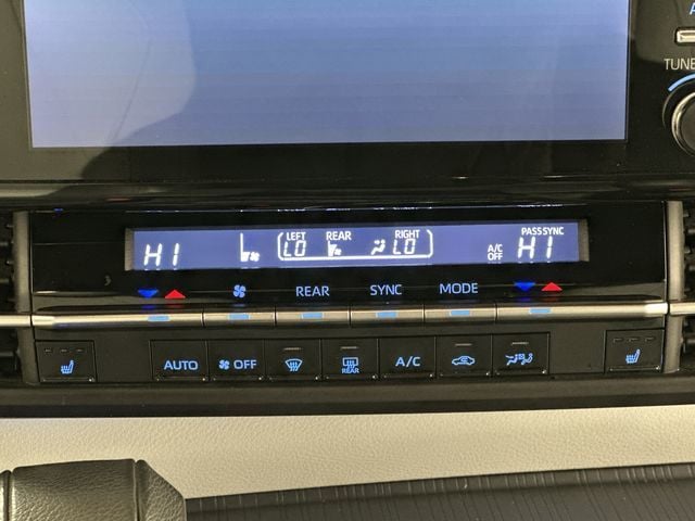 Thumbnail: 2021 Toyota Sienna - 24