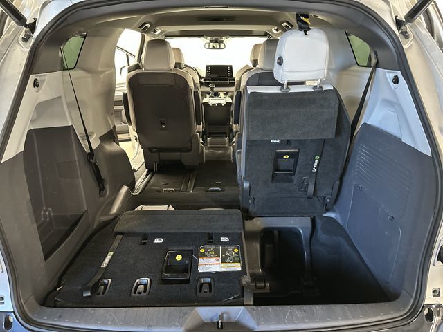 Thumbnail: 2021 Toyota Sienna - 31