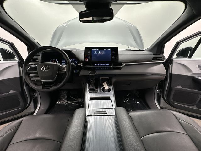 Thumbnail: 2021 Toyota Sienna - 9