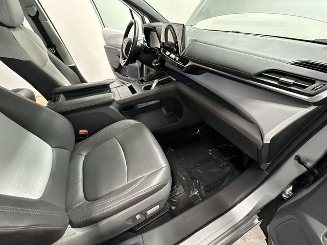 Thumbnail: 2021 Toyota Sienna - 27