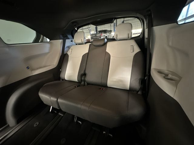 Thumbnail: 2021 Toyota Sienna - 37