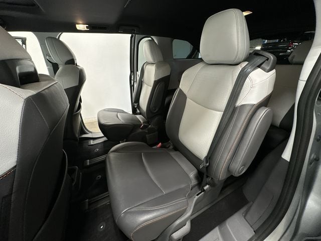 Thumbnail: 2021 Toyota Sienna - 12