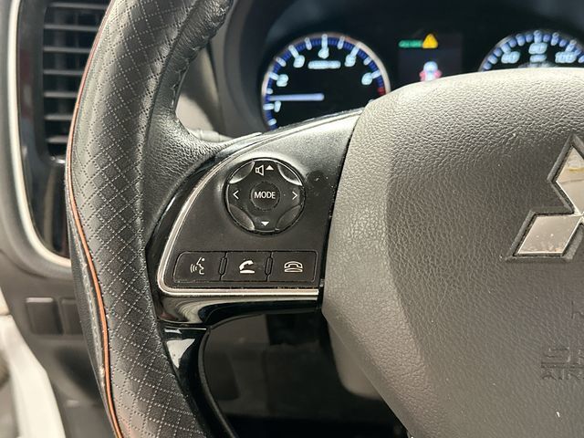 Thumbnail: 2017 Mitsubishi Outlander - 15