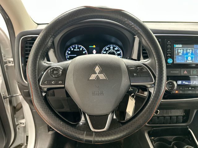 Thumbnail: 2017 Mitsubishi Outlander - 2