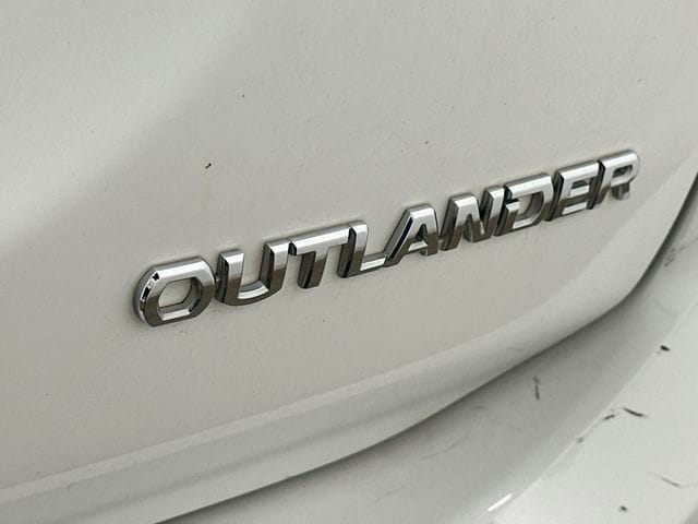 Thumbnail: 2017 Mitsubishi Outlander - 20