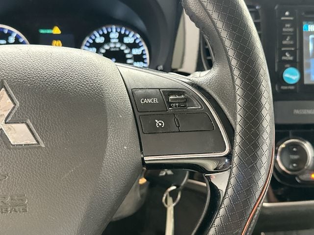 Thumbnail: 2017 Mitsubishi Outlander - 16