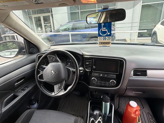 Thumbnail: 2018 Mitsubishi Outlander - 20