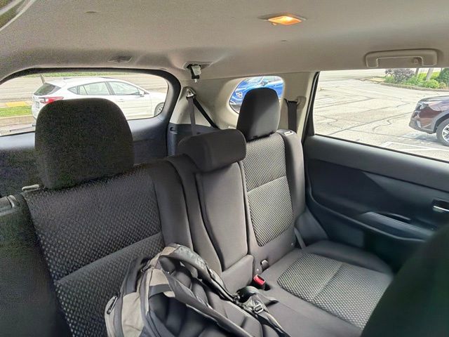 Thumbnail: 2018 Mitsubishi Outlander - 9