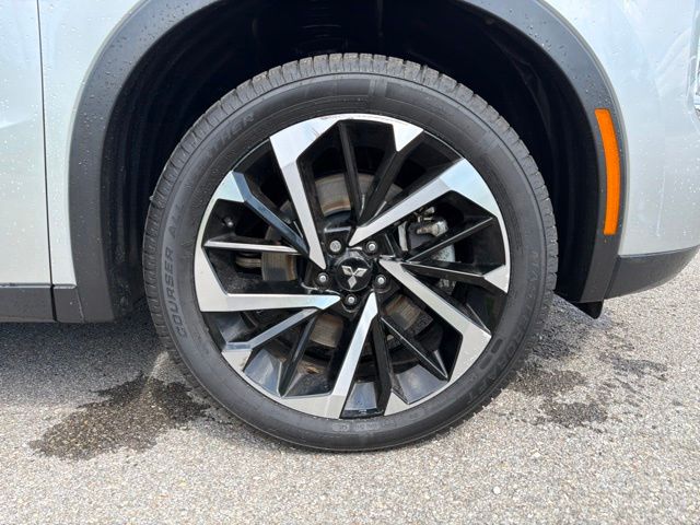Thumbnail: 2022 Mitsubishi Outlander - 7