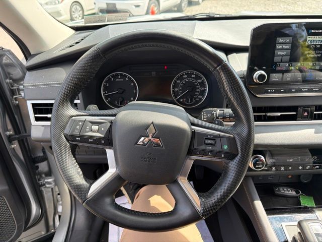 Thumbnail: 2022 Mitsubishi Outlander - 9
