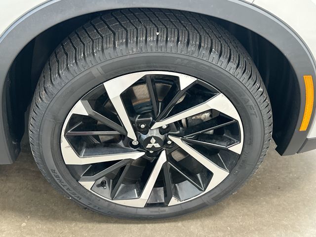 Thumbnail: 2022 Mitsubishi Outlander - 7