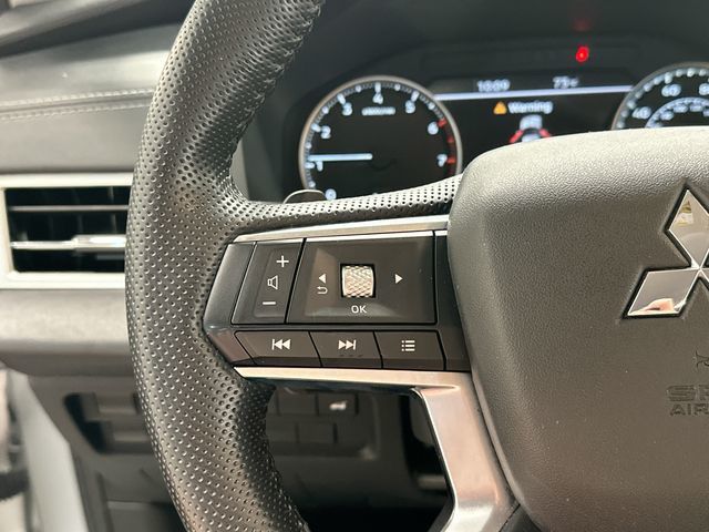 Thumbnail: 2022 Mitsubishi Outlander - 14