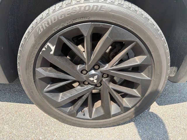 Thumbnail: 2023 Mitsubishi Outlander - 8
