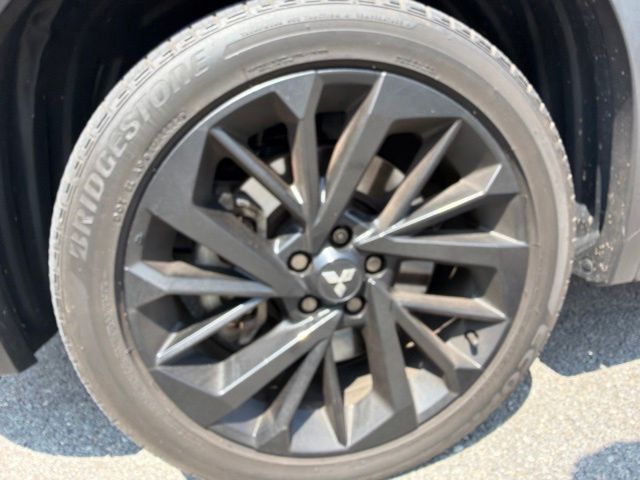 Thumbnail: 2023 Mitsubishi Outlander - 22