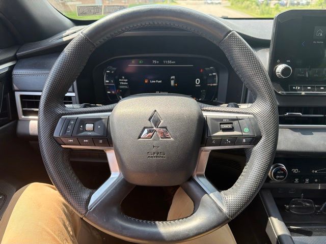 Thumbnail: 2023 Mitsubishi Outlander - 9