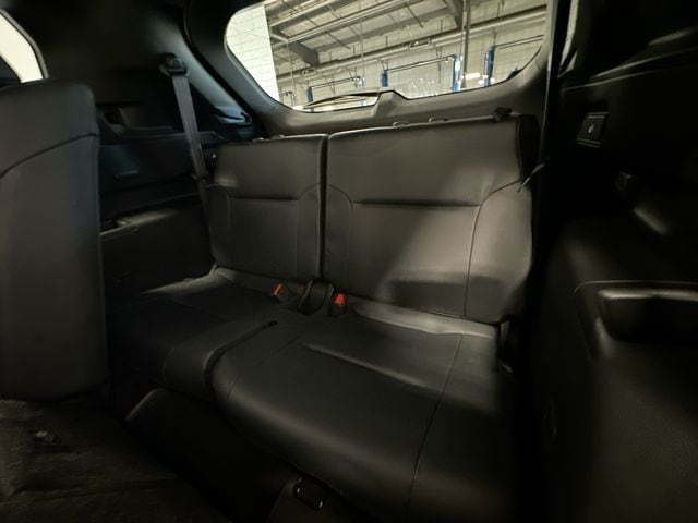 Thumbnail: 2023 Mitsubishi Outlander - 36