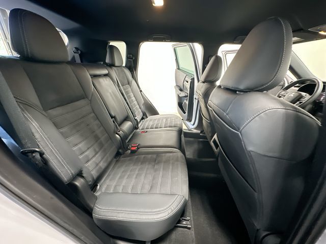 Thumbnail: 2023 Mitsubishi Outlander - 29