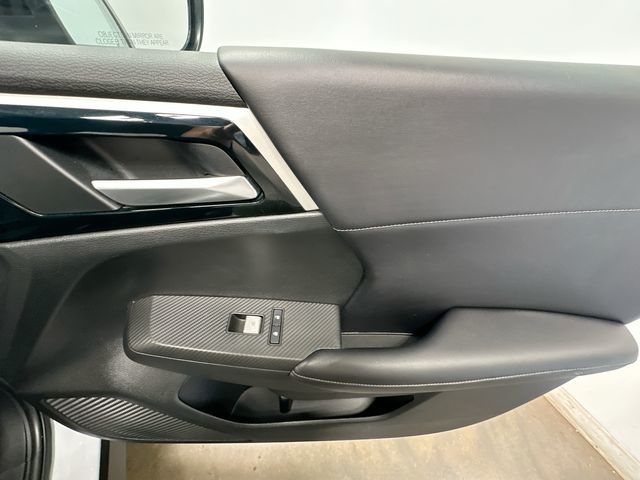 Thumbnail: 2023 Mitsubishi Outlander - 28