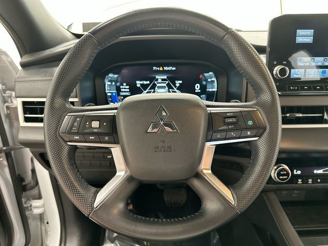 Thumbnail: 2023 Mitsubishi Outlander - 2