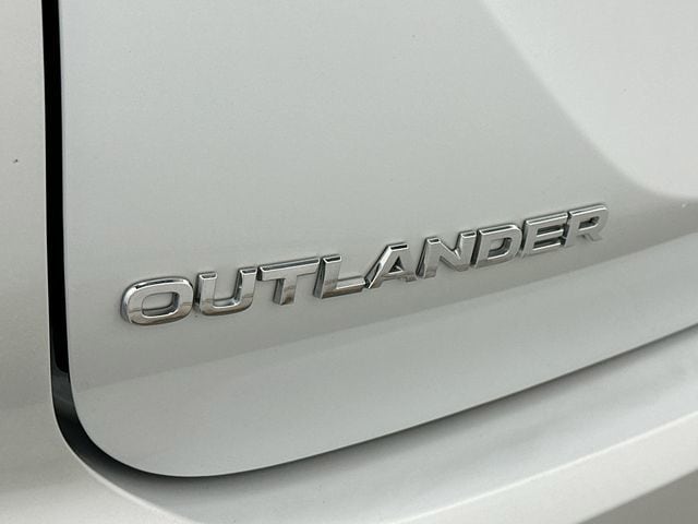 Thumbnail: 2023 Mitsubishi Outlander - 7