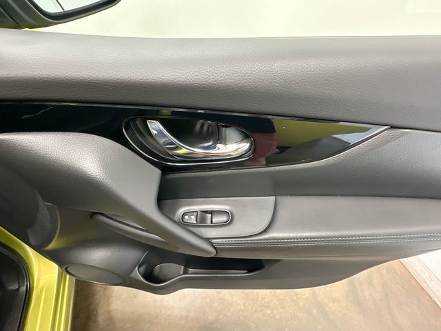 Thumbnail: 2020 Nissan Rogue Sport - 27