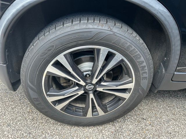 Thumbnail: 2019 Nissan Rogue - 17