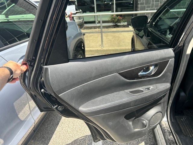 Thumbnail: 2019 Nissan Rogue - 30