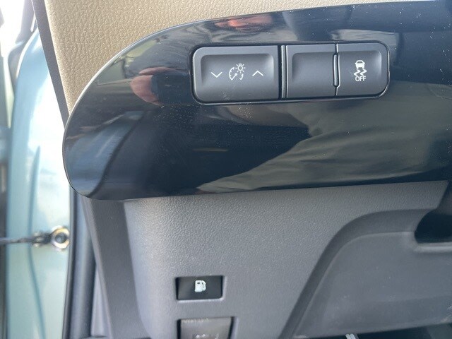 Thumbnail: 2016 Toyota Prius - 24