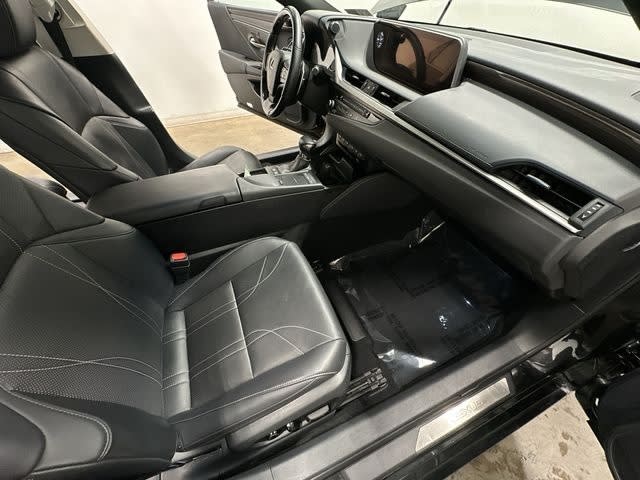 2019 Lexus ES Hybrid 300h 27