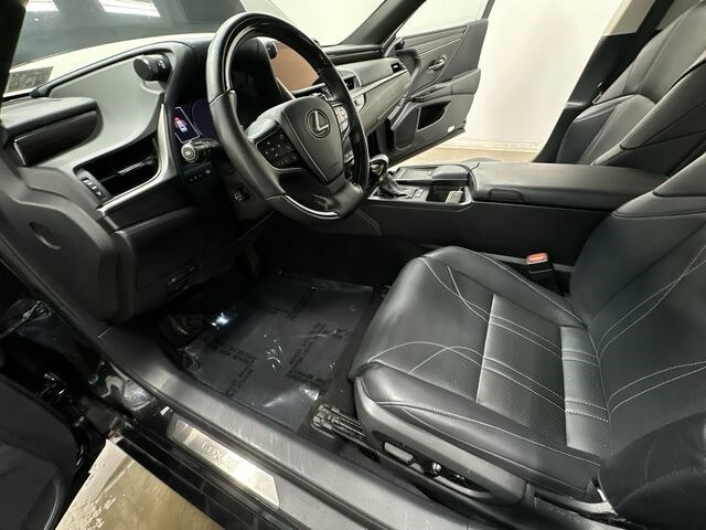 2019 Lexus ES Hybrid 300h 11