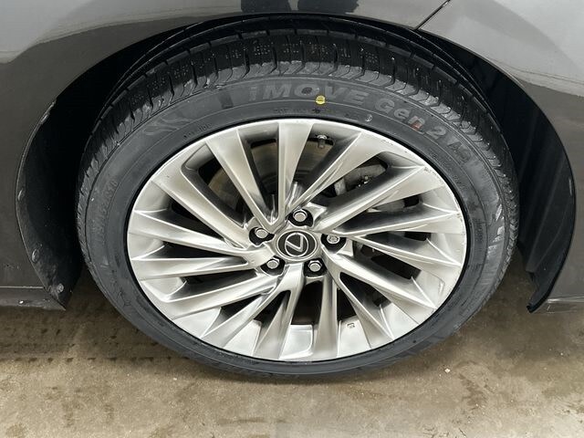 2019 Lexus ES Hybrid 300h 7