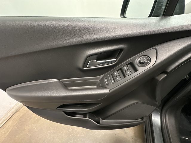 Thumbnail: 2018 Chevrolet Trax - 24