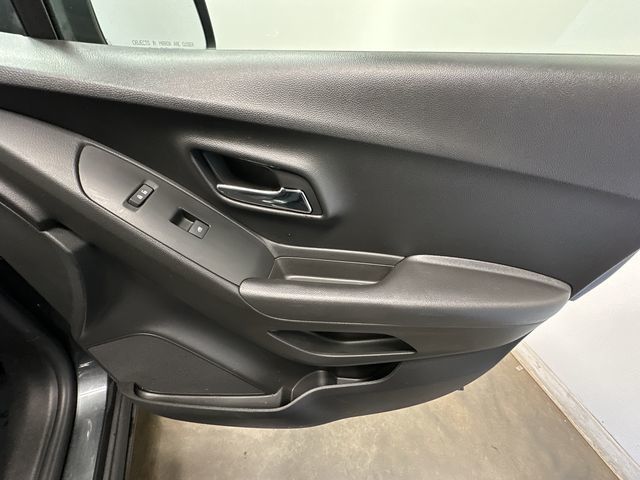 Thumbnail: 2018 Chevrolet Trax - 27