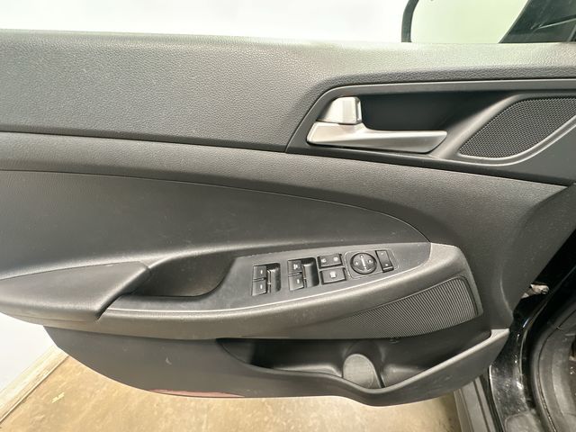 Thumbnail: 2019 Hyundai Tucson - 18