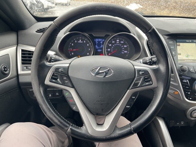 2016 Hyundai Veloster Base 2