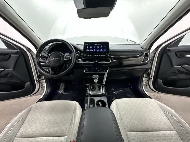 Thumbnail: 2022 Kia Seltos - 10