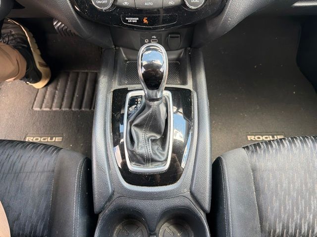 Thumbnail: 2018 Nissan Rogue - 14