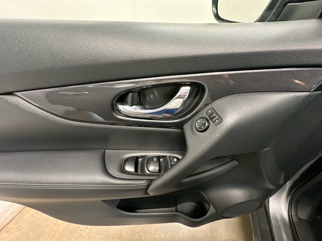Thumbnail: 2018 Nissan Rogue - 25